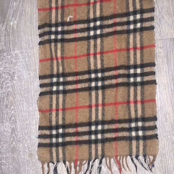 A true VERY VINTAGE BURBERRY SCARF! Made in England - Picture 8 of 13